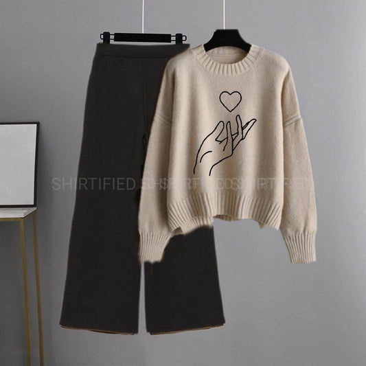 beige sweatshirt love charm with black flapper plain