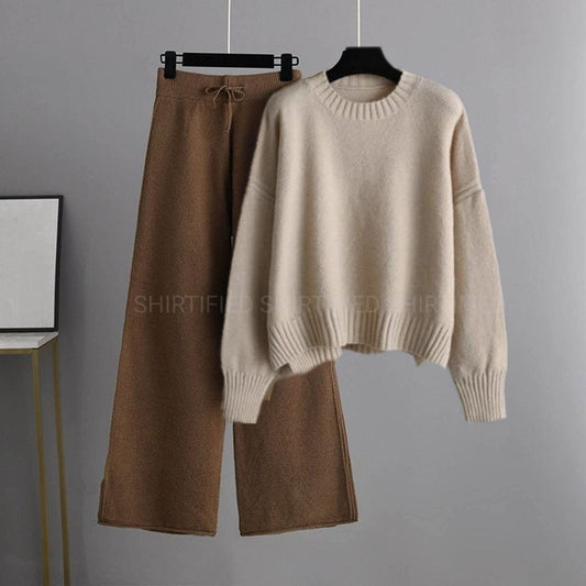 brown flapper with beige sweatshirt plain
